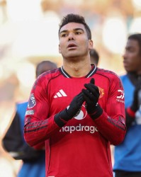 韦德官方网站-跟队：曼联签卡塞米罗是代价高昂的错误，但他的答卷勉强过关