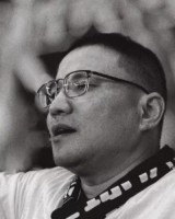 武汉三镇忠实球迷余建平先生，俱乐部对他的离去表示沉痛哀悼